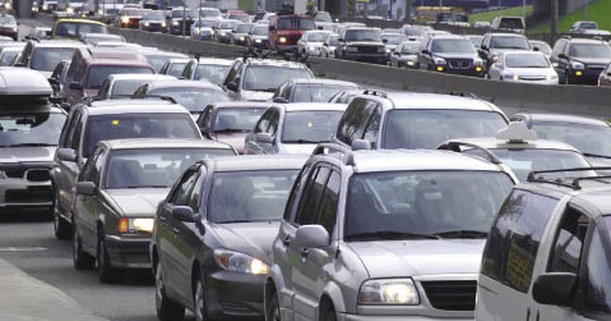 Lufta dhe kriza e karburanteve prek makinat, bien regjistrimet në prill, edhe ato elektrike